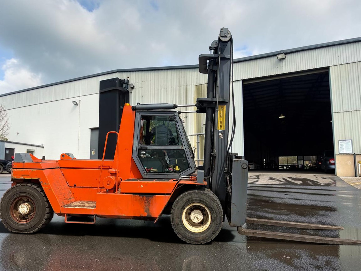2000 BOSS B1612-5C1 CAPACITY: 16000 KG