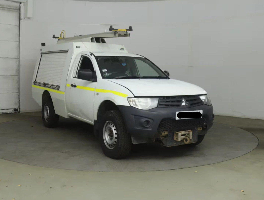 2013 MITSUBISHI L200 4LIFE S/C DI-D 4X4 2477CC DIESEL MANUAL WHITE PICK UP