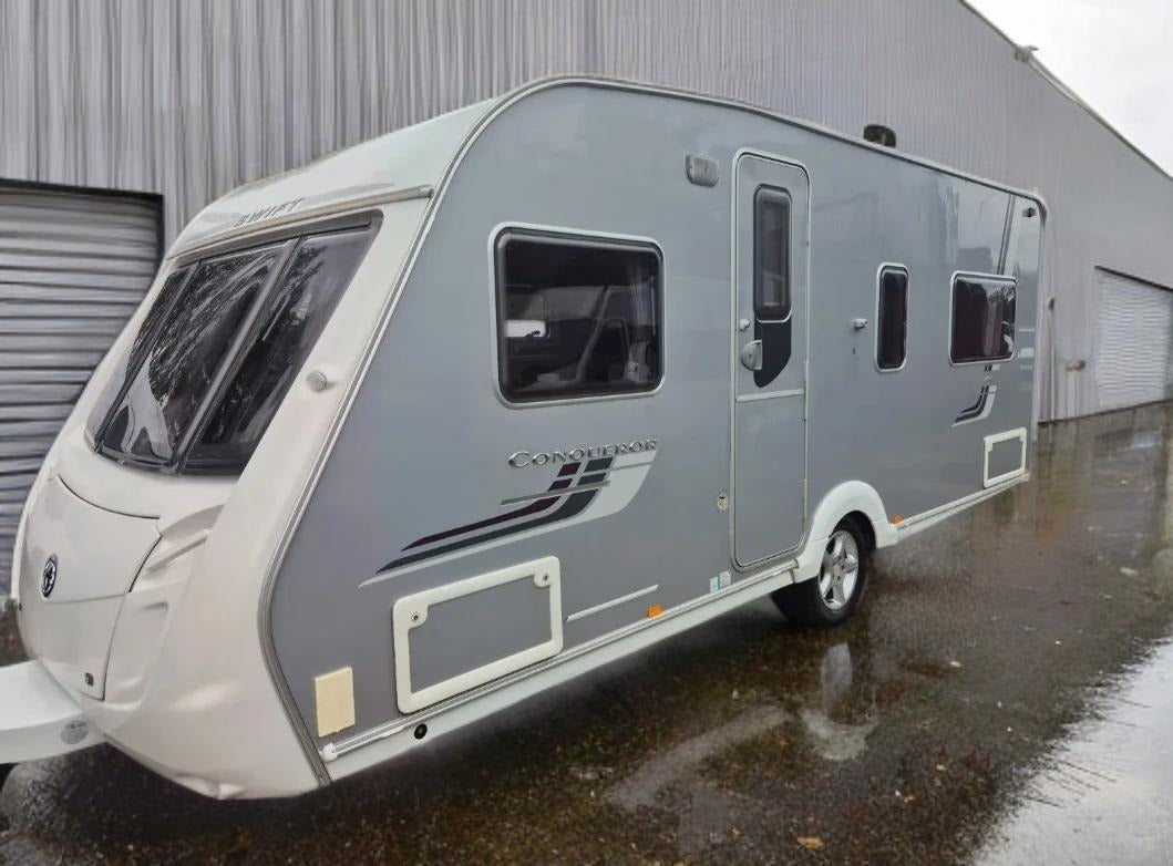 2010 SWIFT CONQUEROR 540 SE 4 BERTH FIXED BED TOURING CARAVAN >>--NO VAT ON HAMMER--<<