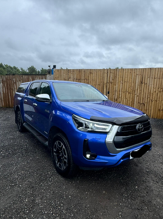 **(ONLY 73K MILEAGE)** 2022 TOYOTA HILUX INVINCIBLE D-4D 2.4 AUTOMATIC DIESEL PICK UP BLUE