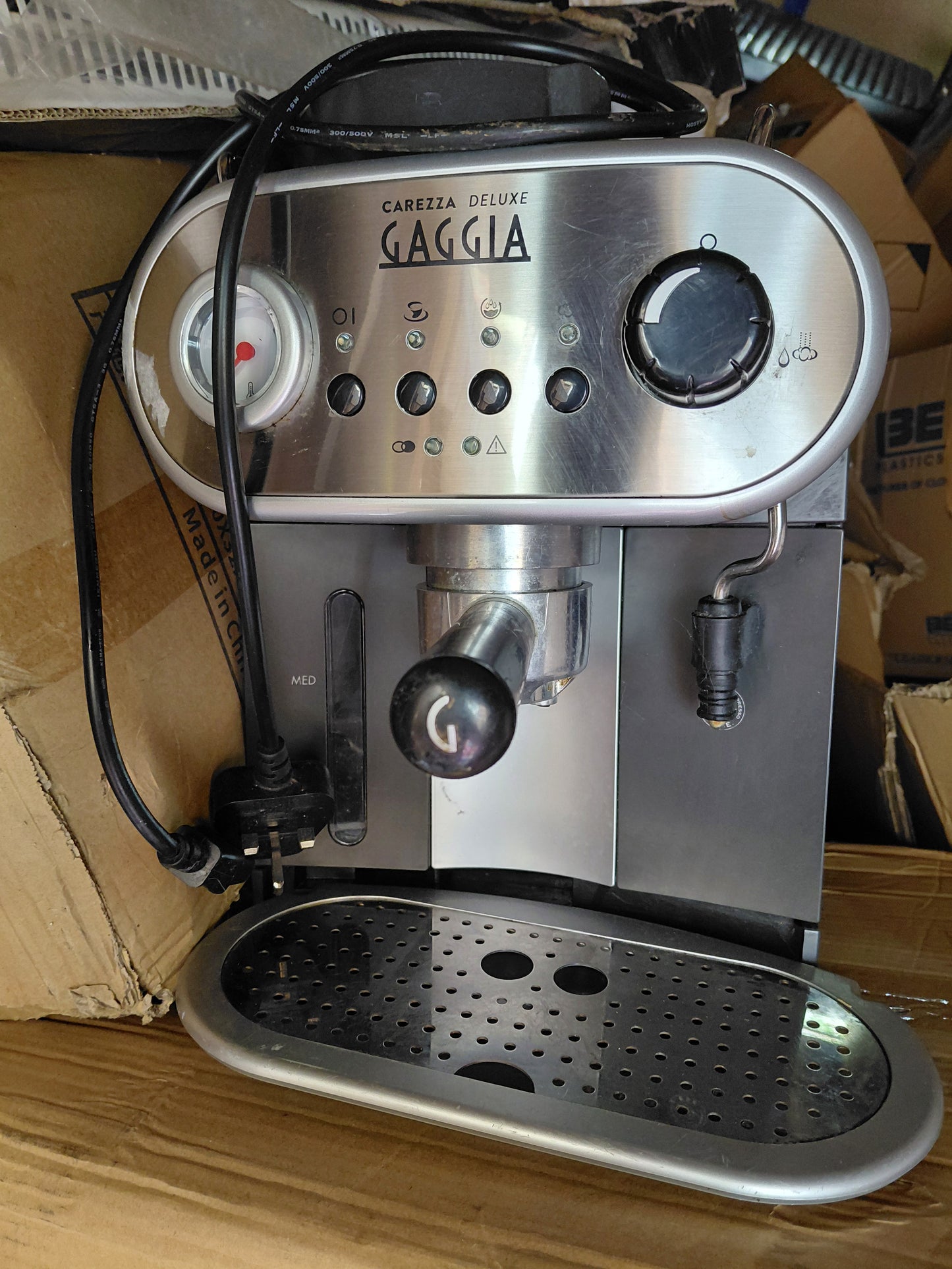 3X OFFICE DESKS 3X OFFICE CHAIRS 3X OFFICE PHONES COFFEE MACHINE PALLET OF OFFICE CONTENTS