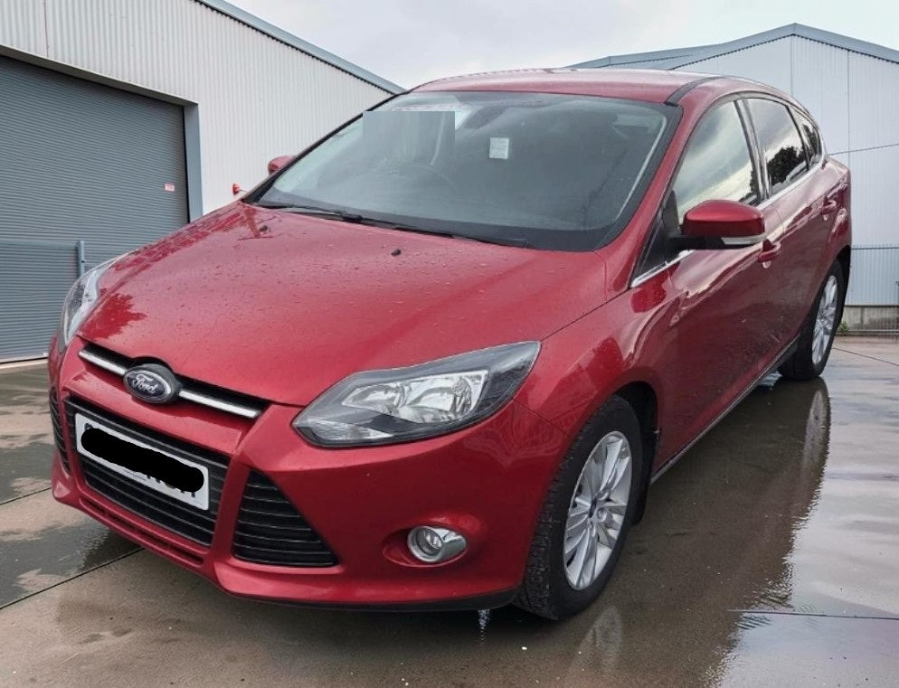 **(ONLY 102K MILEAGE)** 2013 FORD FOCUS TITANIUM NAVIGATOR TURBO 1.0 PETROL MANUAL RED