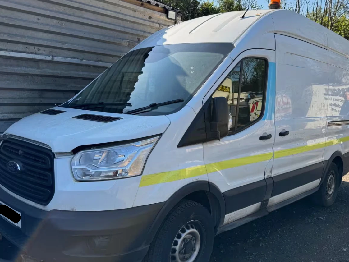 **(ONLY 102K MILEAGE)** 2015 FORD TRANSIT 350 L2H3 PANEL VAN 2198CC DIESEL MANUAL