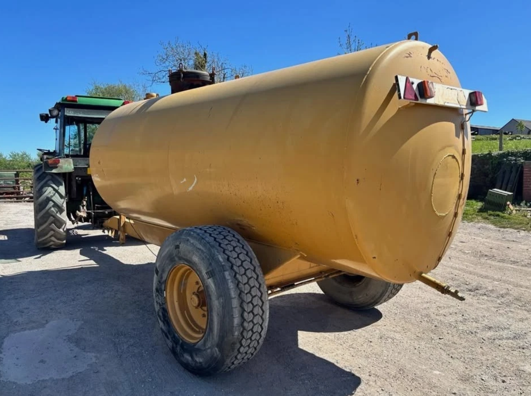 BUNDED TOWABLE FUEL BOWSER – TRACTOR DRAWN DIESEL / OIL / WATER CONTAINER
