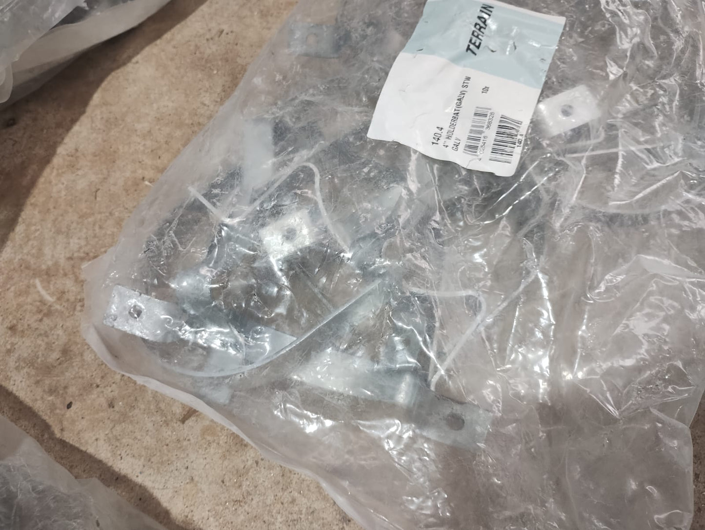 TERRAIN 140.4 - 4" HOLDERBAT. (GALV) STW BAGS OF 10 PSC - JOBLOT OF 9 BAGS - NEW