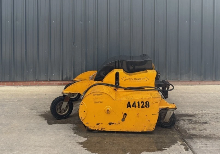 EASTERN ATTACHMENTS RS220 SWEEPER COLLECTOR