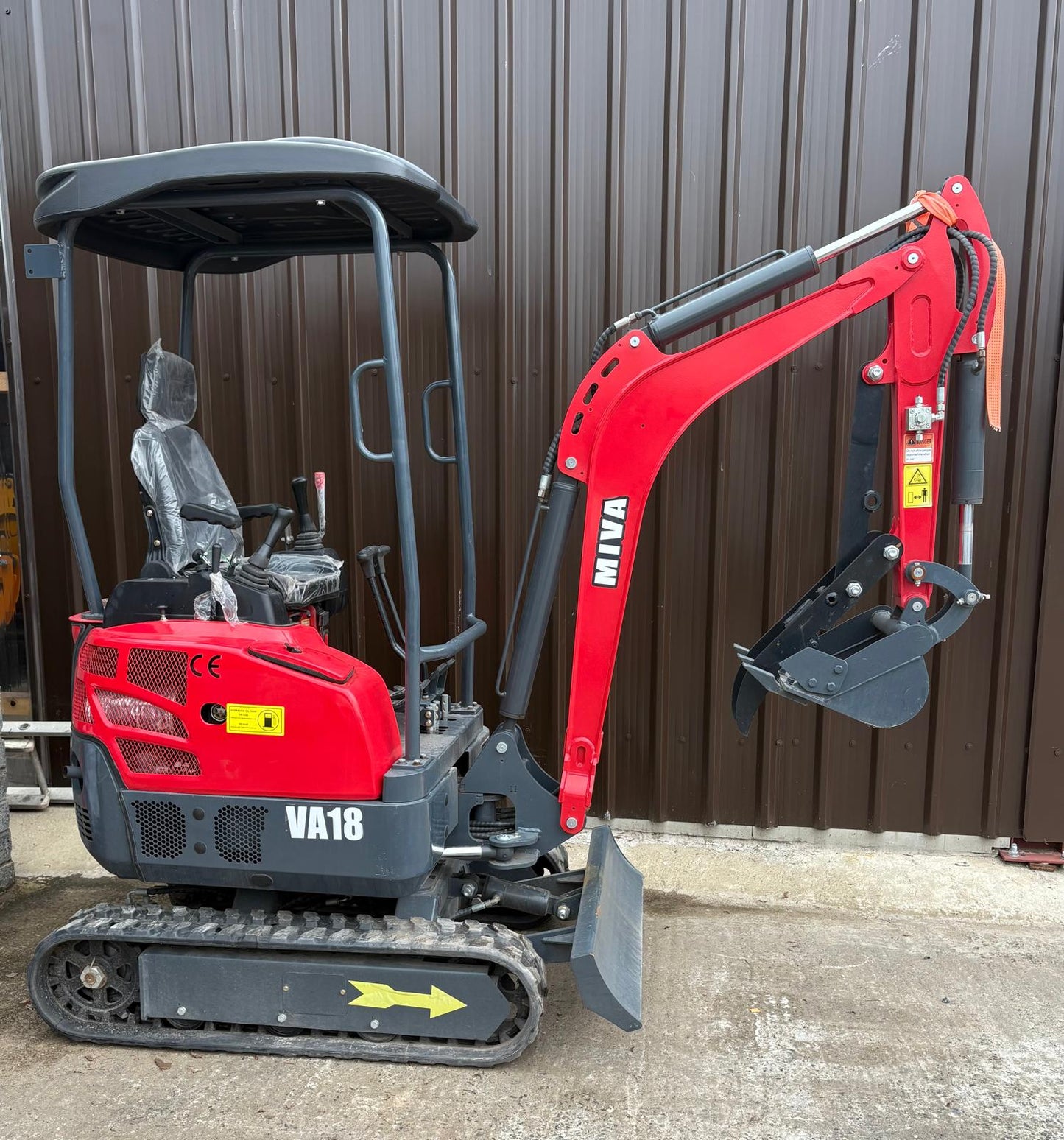 MIVA 1.8 TON MINI DIGGER . SWING BOOM . UNUSED