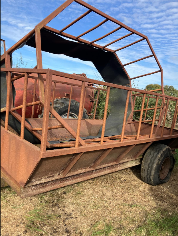 AGRICULTURAL FEED TRAILER
