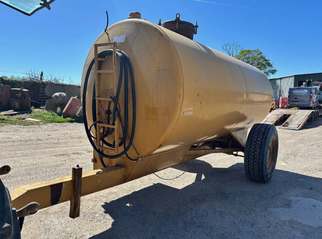 TOWABLE BUNDED FUEL BOWSER