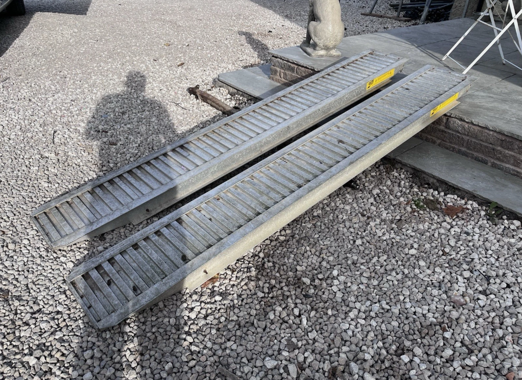 IFOR WILLIAMS 8FT ALUMINIUM LOADING RAMPS >>--NO VAT ON HAMMER--<<