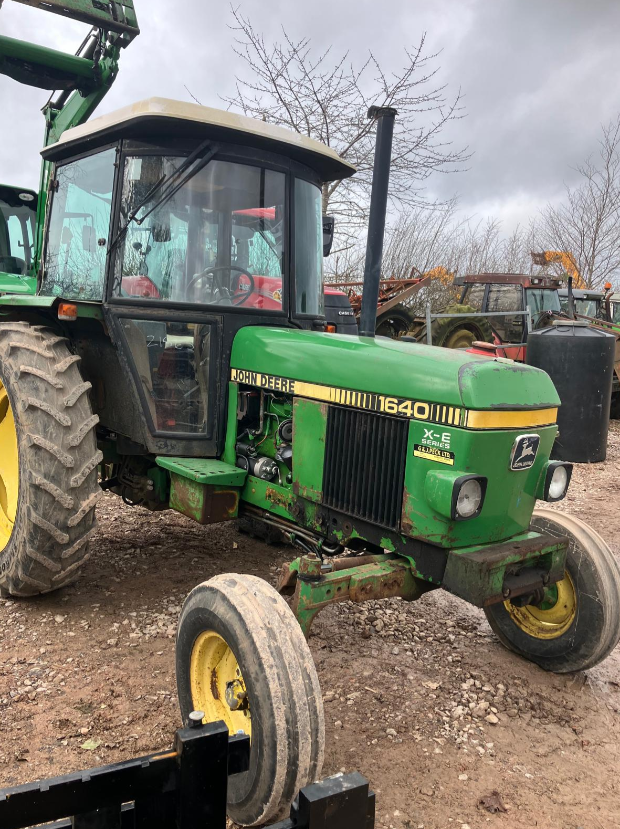 JOHN DEERE 1640 XE TRACTOR