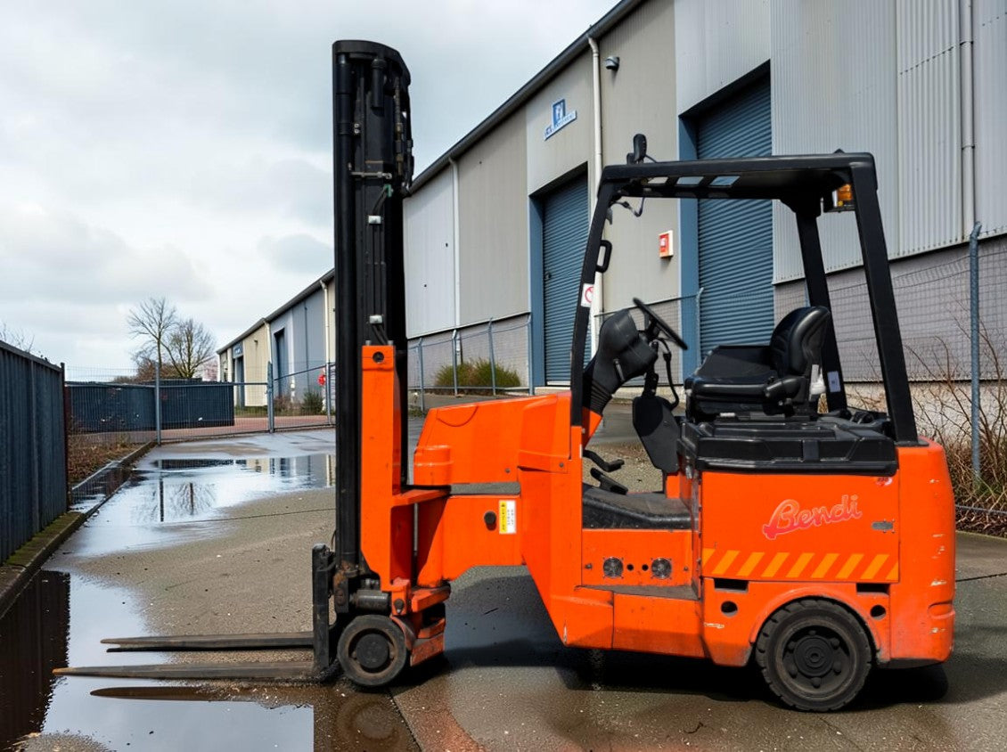 **(INCLUDES CHARGER)** 2012 BENDI BE420-60SS FORKLIFT