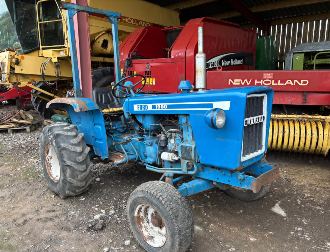 FORD 1900 TRACTOR