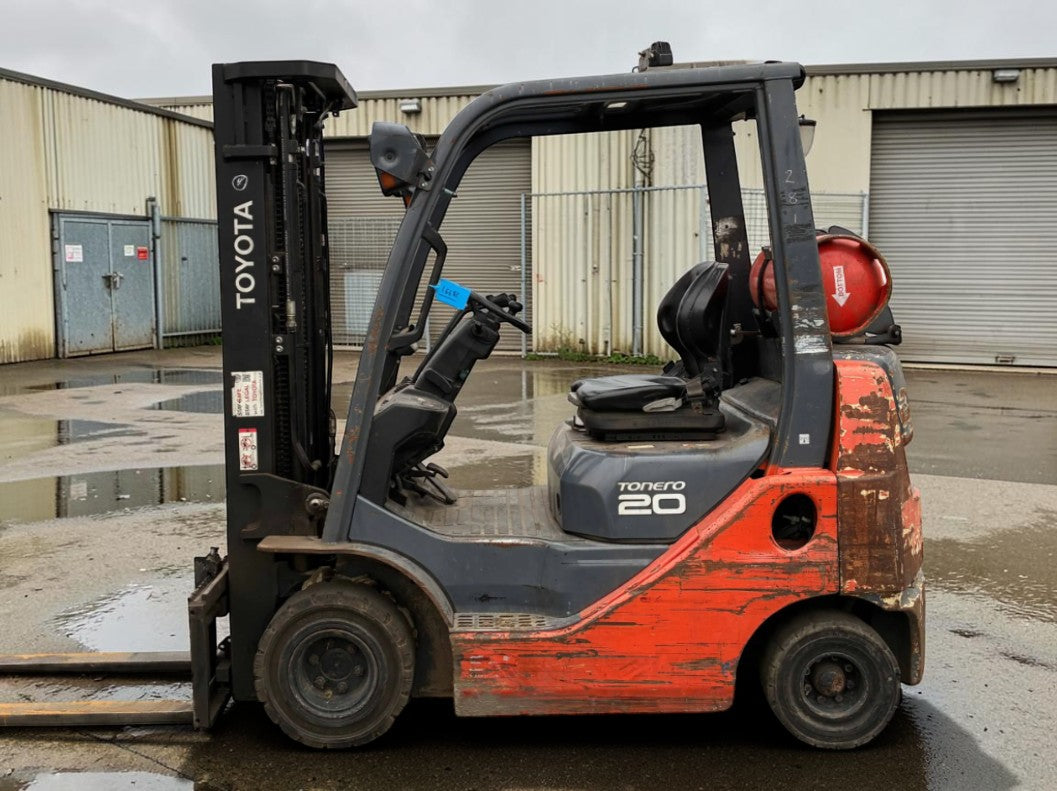 2016 TOYOTA 02-8FGKF20 2,000KG LP GAS FORKLIFT