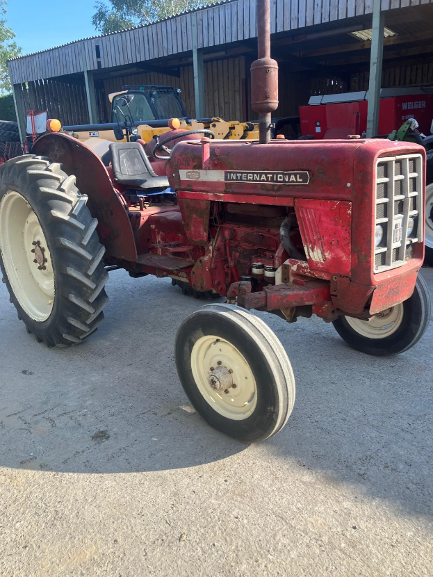 INTERNATIONAL 574 TRACTOR