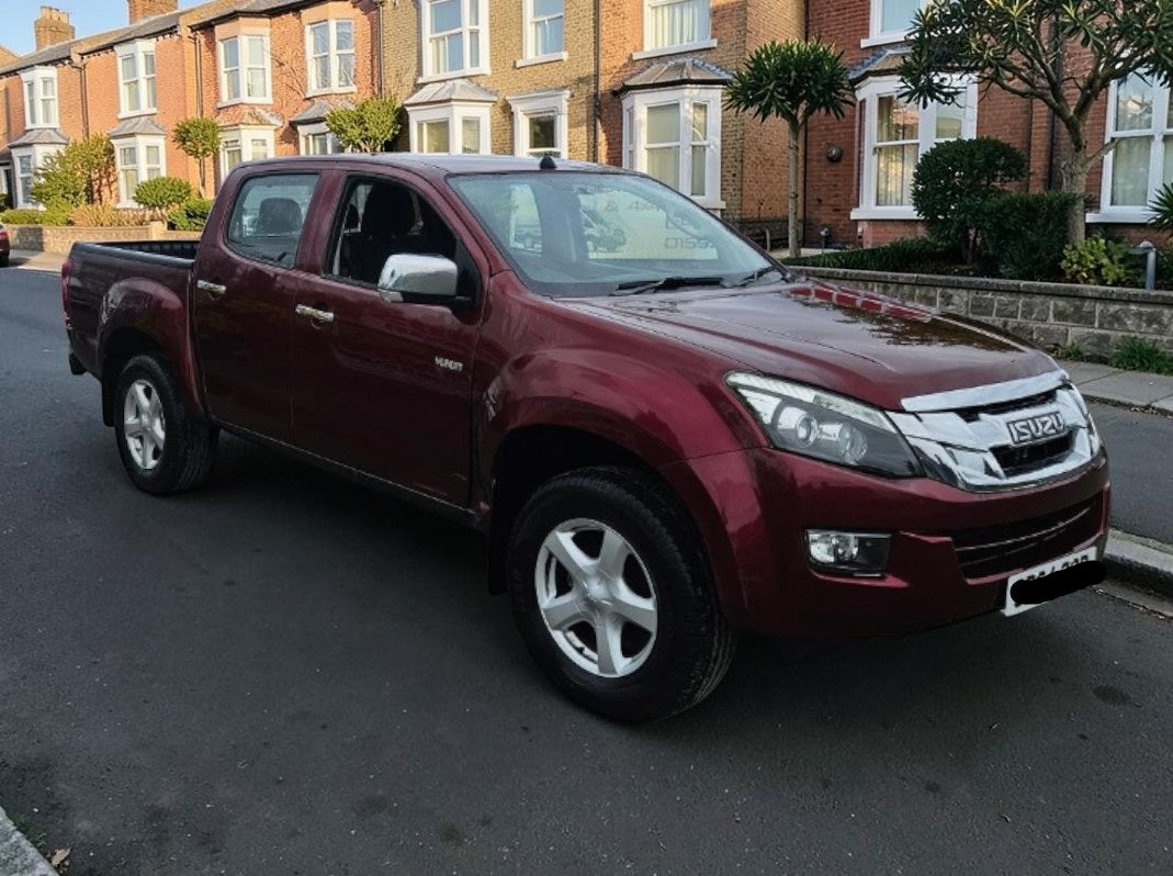 2014 ISUZU D-MAX YUKON TWIN TURBO D/C TD 2.5L DIESEL MANUAL RED PICK UP >>--NO VAT ON HAMMER--<<
