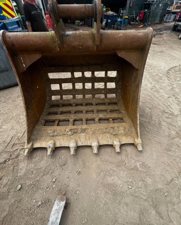 5FT RIDDLE SKELETON BUCKET 148CM