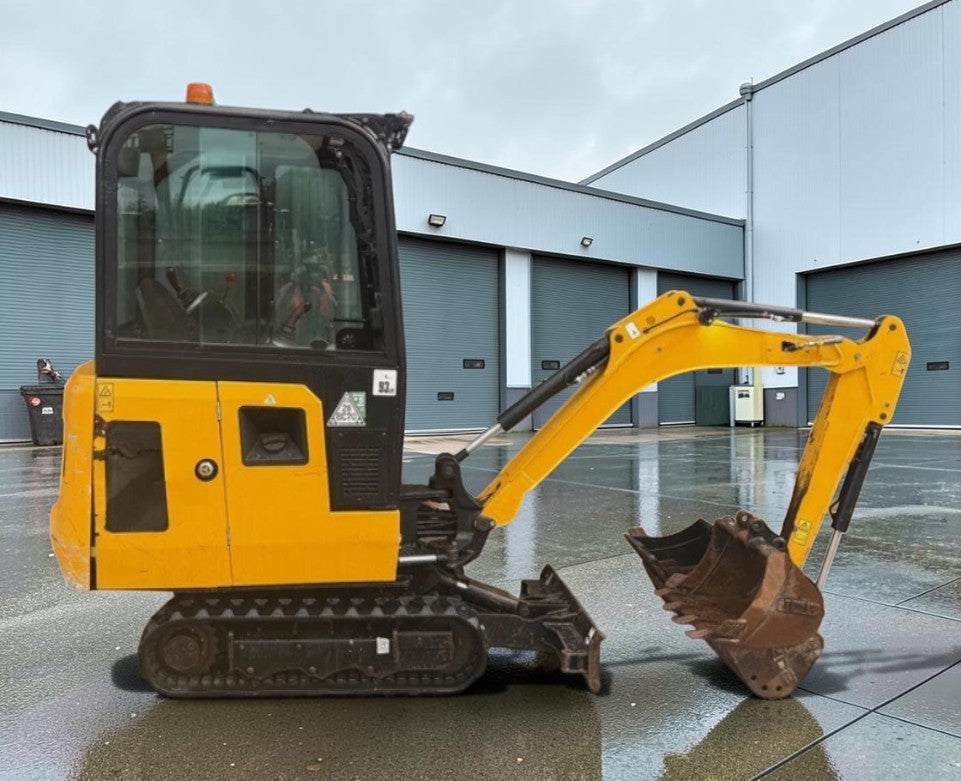 2021 JCB 15C-1 1.6T CAB MINI EXCAVATOR / DIGGER - 1049 HOURS