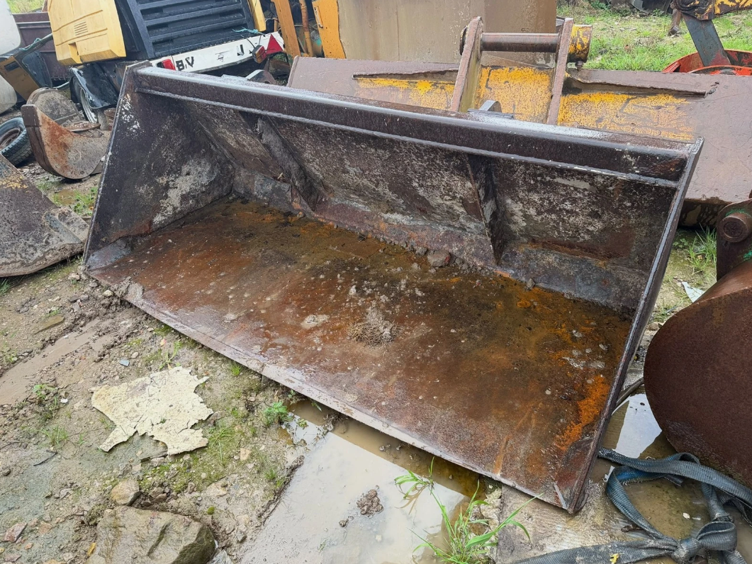 JCB LOADALL SEMI-BULK GRAIN AND MATERIAL BUCKET