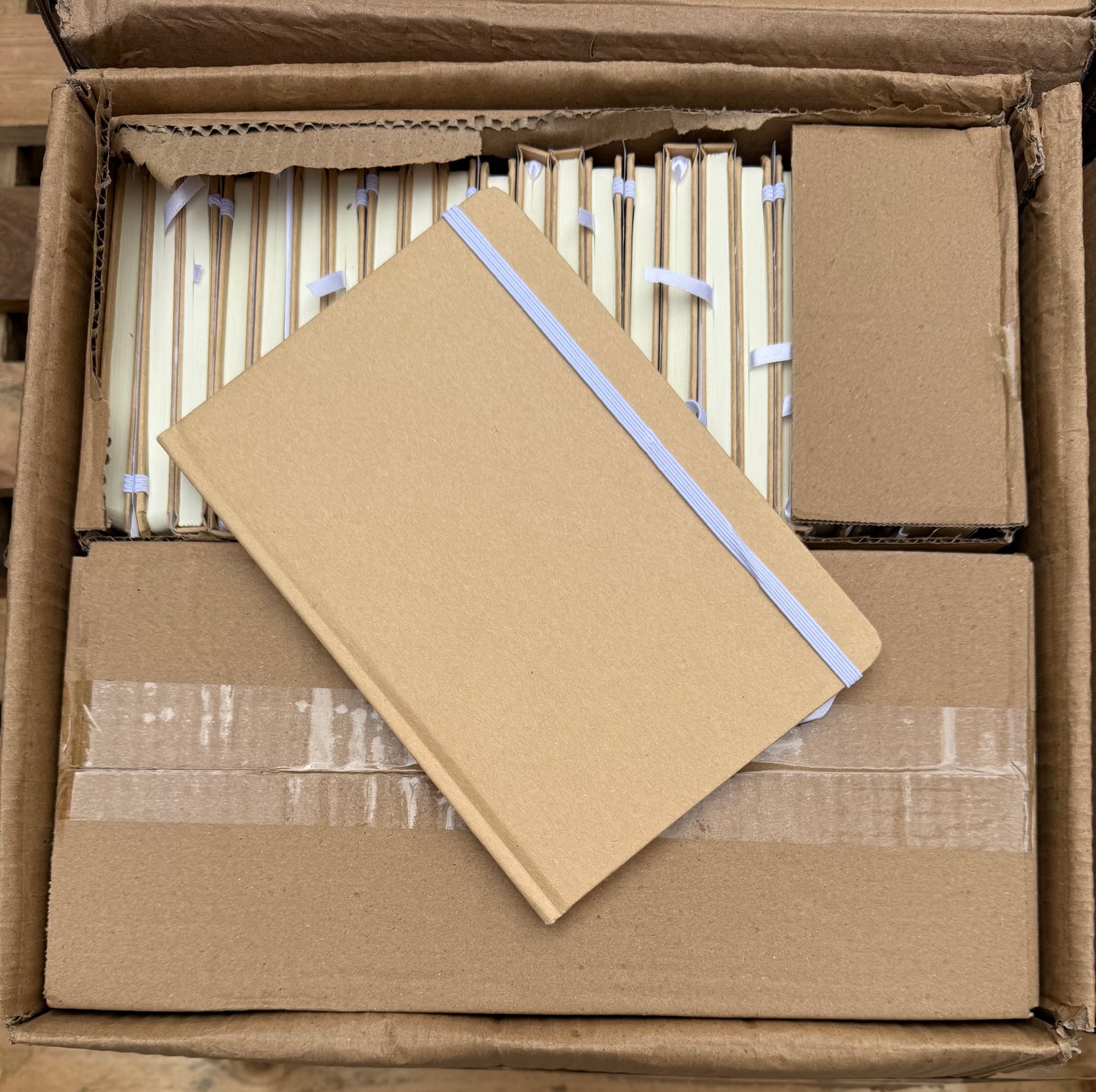 BOX OF 50 A5 HARDBACK NOTEBOOKS WITH WHITE ELASTIC CLOSURE