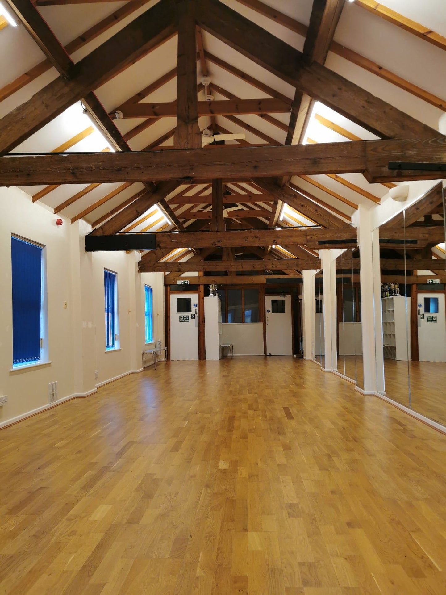 50 SQ M ENGINEERED OAK DANCE FLOOR – INTERLOCKING PANELS