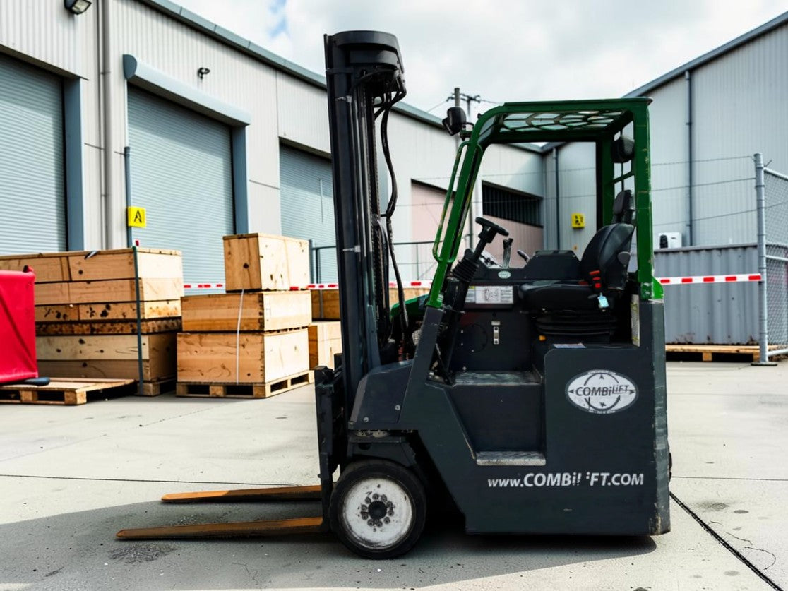 **(INCLUDES CHARGER)** 2014 COMBILIFT CB4000 ELECTRIC FORKLIFT – 4000KG CAPACITY
