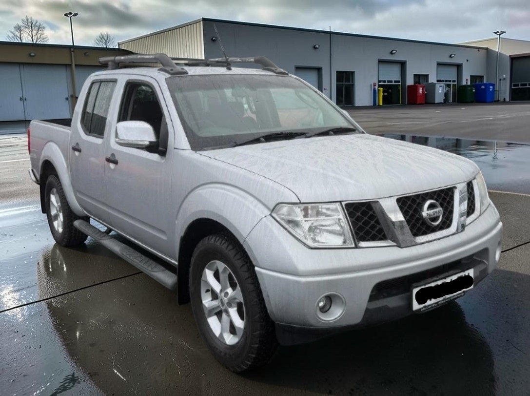 **(ONLY 64K MILEAGE)** 2008 NISSAN NAVARA 4.0 PETROL 4X4 D-CAB PICKUP SILVER AUTOMATIC