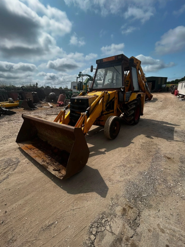 1982 JCB 3CX BACKHOE LOADER – 4 IN 1 BUCKET
