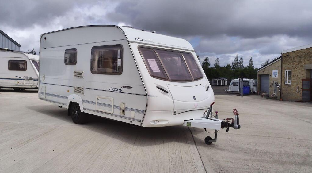 2003 ACE AWARD CARAVAN >>--NO VAT ON HAMMER--<<