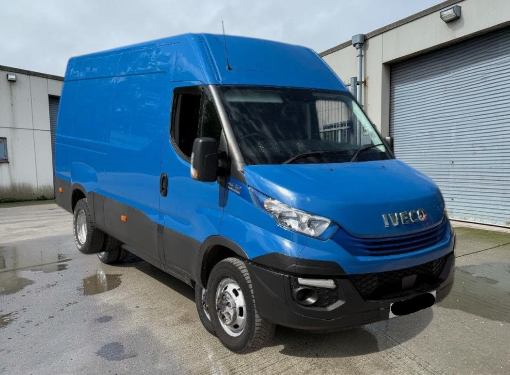 **(ONLY 58K MILEAGE)** 2019 IVECO 2998CC BLUE GAS AUTOMATIC TWIN REAR WHEEL