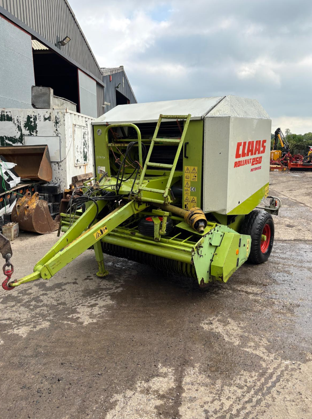 CLAAS ROLLANT 250 BALER
