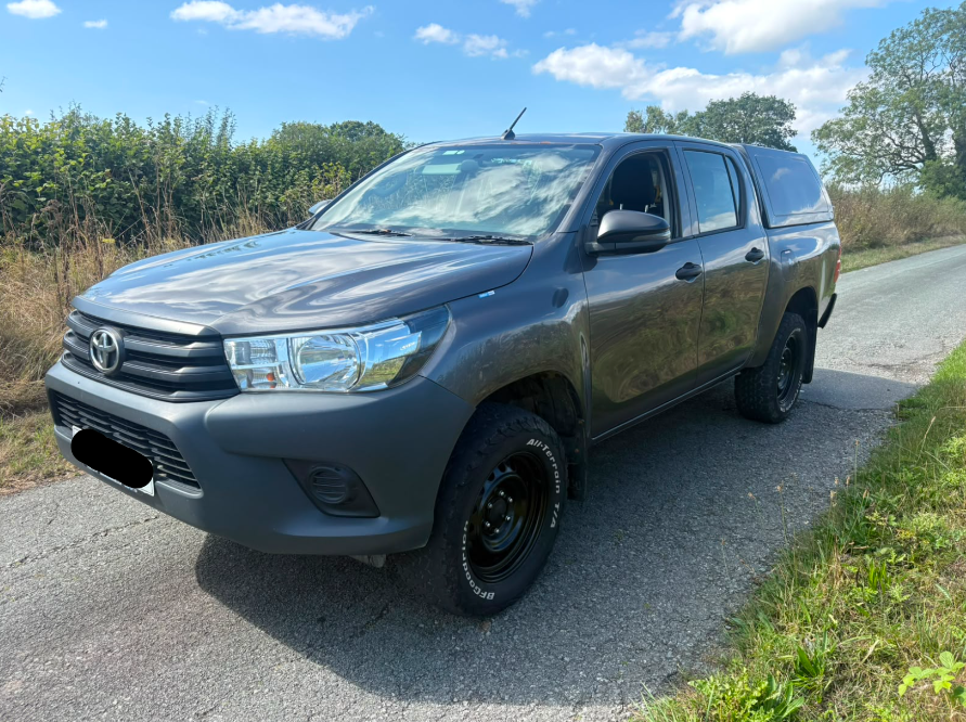 2018 TOYOTA HILUX ACTIVE D-4D 4WD DCB 2393CC DIESEL MANUAL PICK UP IN GREY