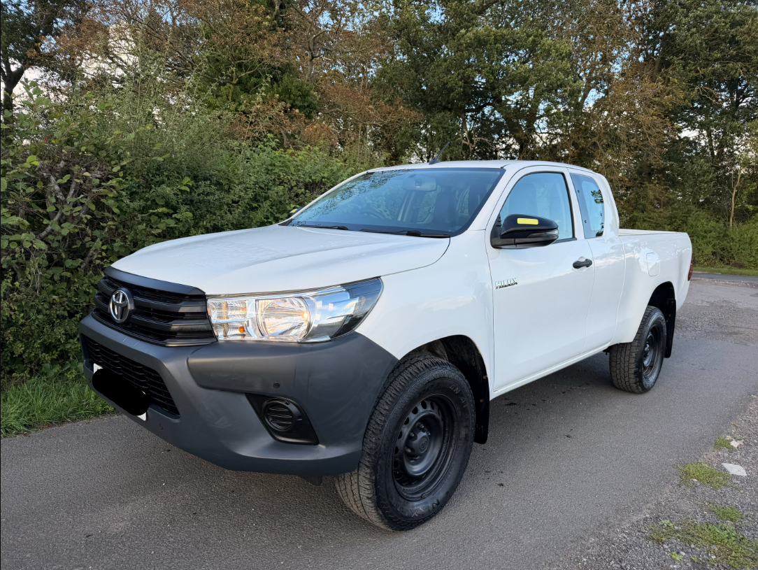 **(ONLY 37K MILEAGE)** 2019 TOYOTA HILUX ACTIVE D-4D 4WD ECB 2393CC DIESEL MANUAL PICK UP WHITE
