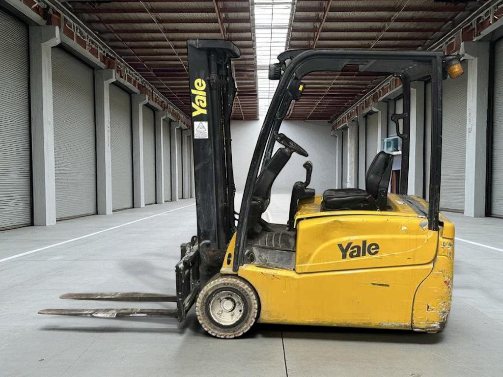 **(INCLUDES CHARGER)** 2012 YALE ELECTRIC FORKLIFT ERP18VT SIDE SHIFT