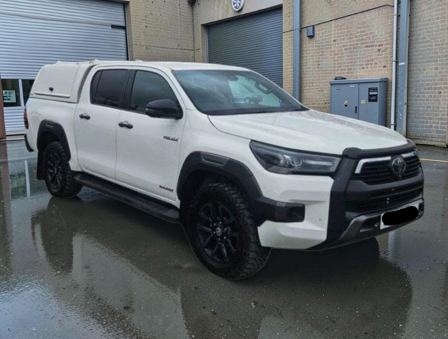 **(ONLY 102K MILEAGE)** 2023 TOYOTA HILUX INVINCIBLE X 2.8 TD MANUAL DIESEL PICK UP IN WHITE