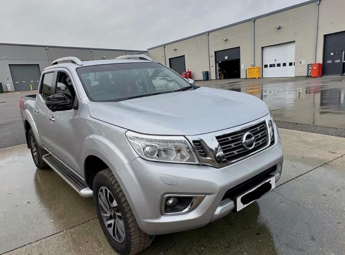 **(ONLY 64K MILEAGE)** 2017 NISSAN NAVARA TEKNA DCI 2.3 DIESEL MANUAL PICK UP SILVER