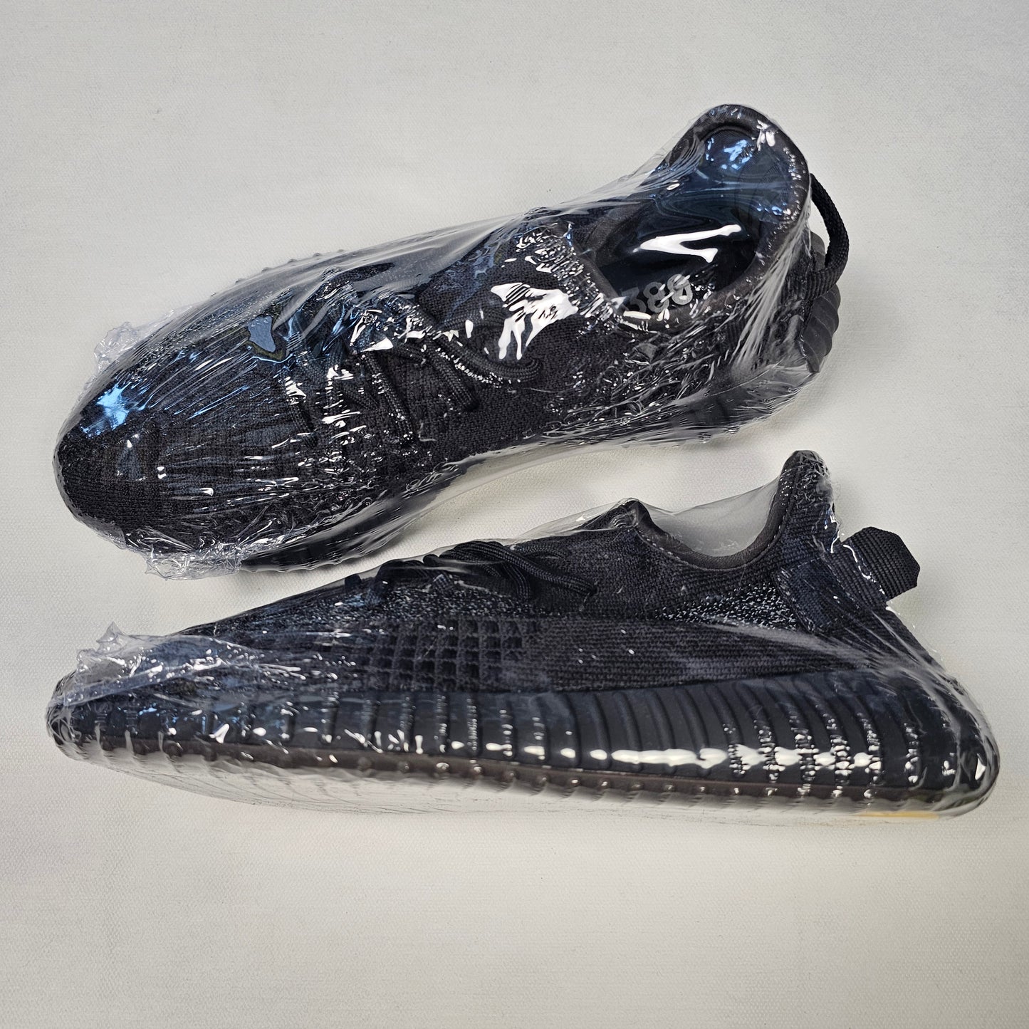 SNEAKERS WITH REFLECTIVE THREAD