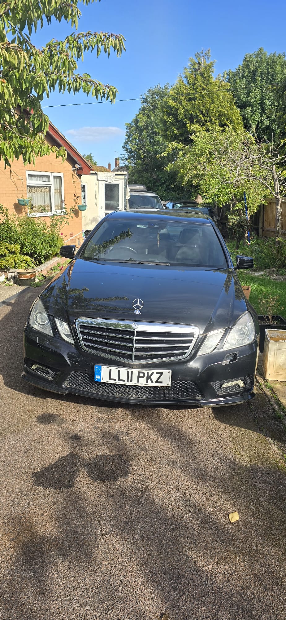MERCEDES-BENZ E-CLASS 2.1L DIESEL – BLACK – 2011
