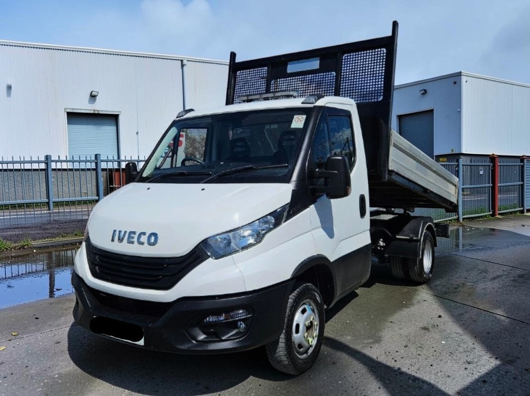 **(ONLY 26K MILEAGE)** 2023 IVECO DAILY 35C14B 2.3TD MANUAL DIESEL CHASSIS >>--NO VAT ON HAMMER--<<