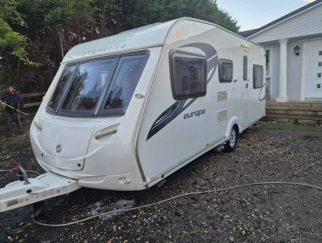 2011 STERLING EUROPA 6-BERTH TRIPLE BUNK TOURING CARAVAN >>--NO VAT ON HAMMER--<<
