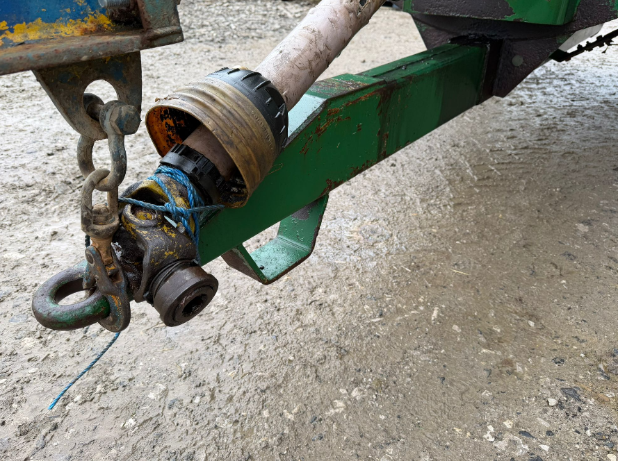 MAJOR MUCKOUT 750 MUCK SPREADER