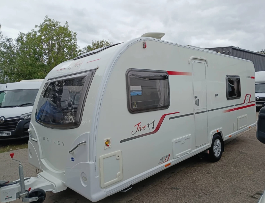 2017 BAILEY JIVE 530 4-BERTH TOURING CARAVAN WITH FIXED BED >>--NO VAT ON HAMMER--<<