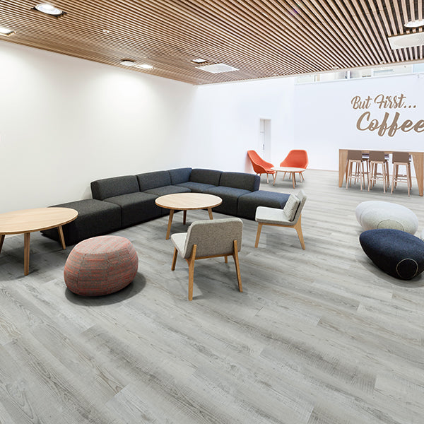 70 BOXES POLYFLOR SIERRA FRESCO OAK 9753 LVT 235.90M² HEAVY COMMERCIAL