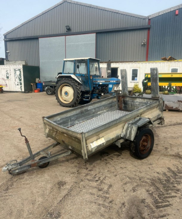 TRAILER WITH RAMP
