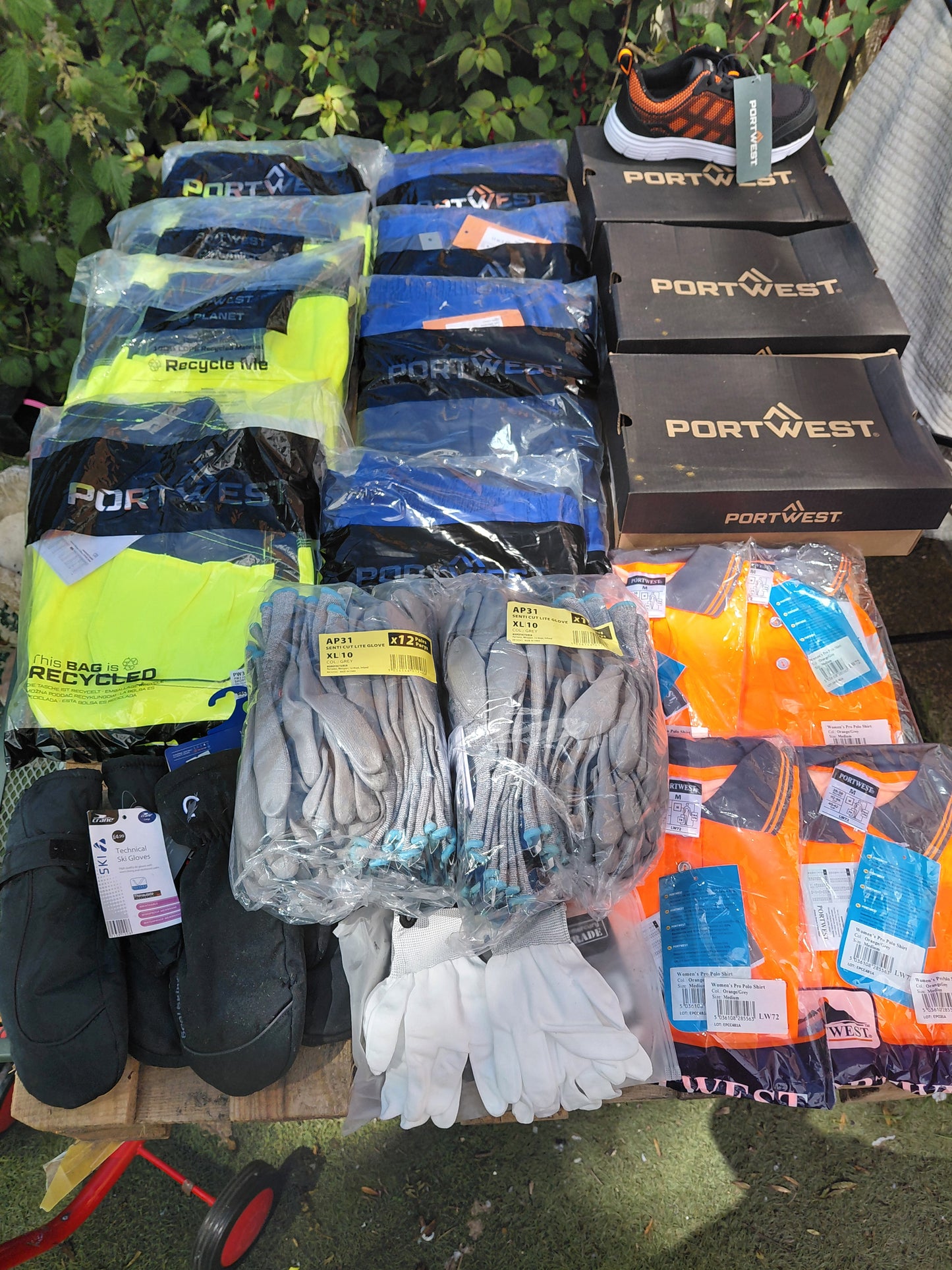 WORKWARE PALLET SHORTS PANTS GLOVES POLO SHETS SAFTEY SHOES