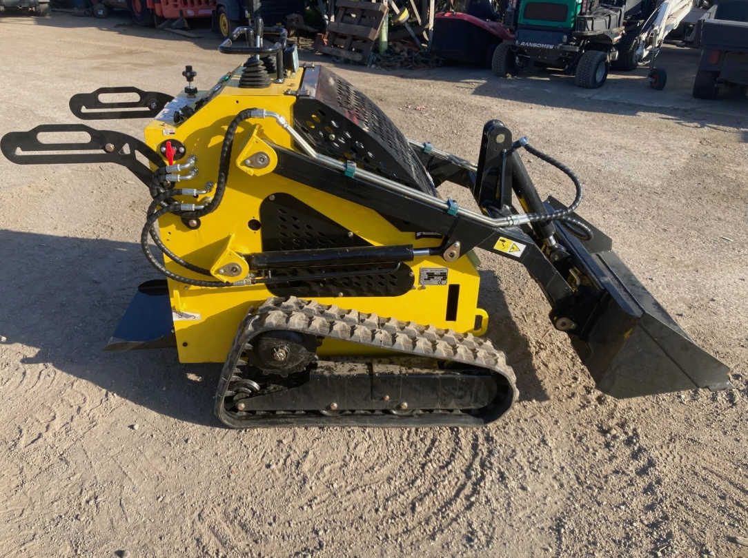 DELANO T360 SKID STEER LOADER