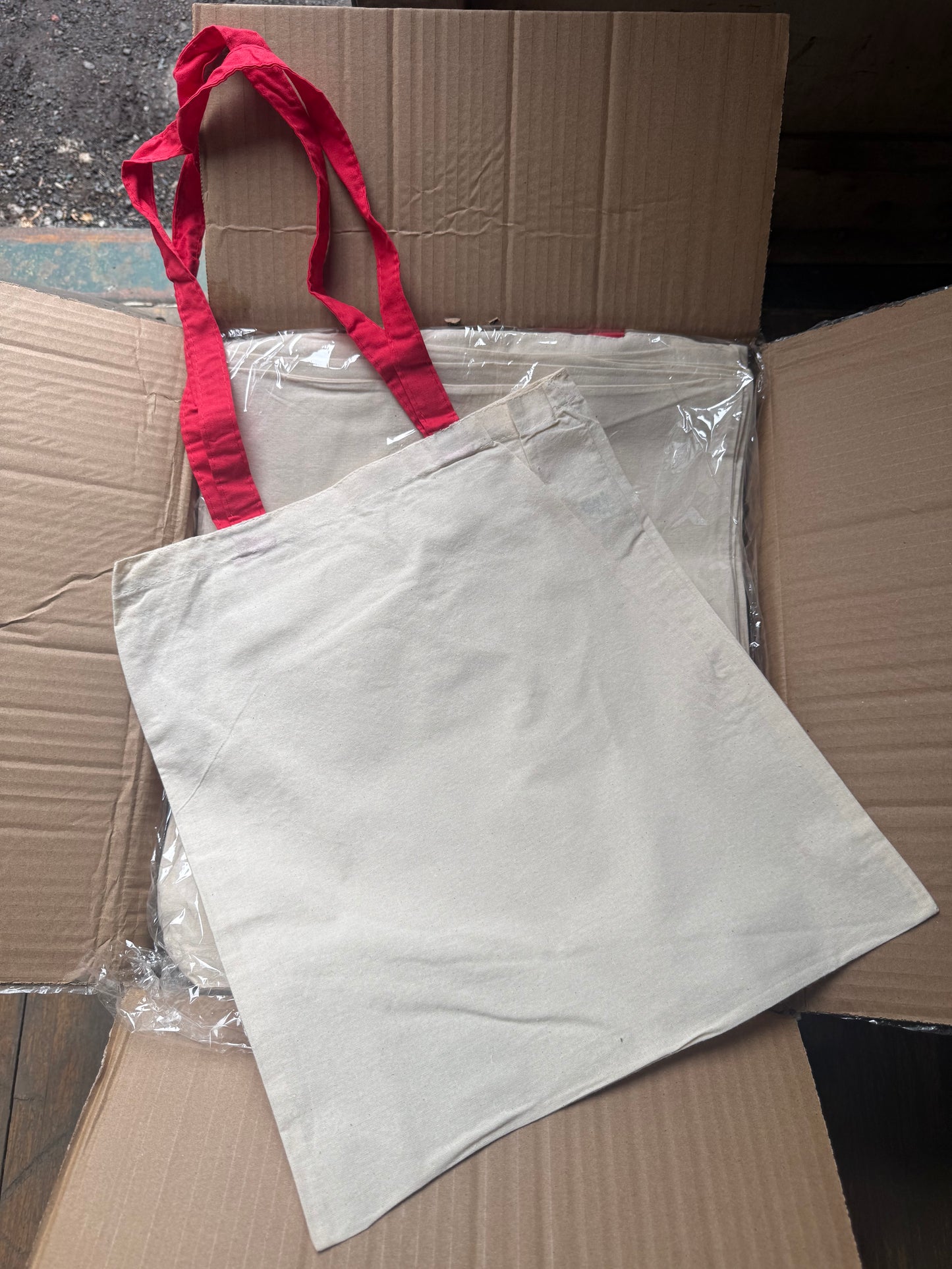 200X 6OZ 100% COTTON SHOPPER TOTE BAGS WITH RED HANDLES