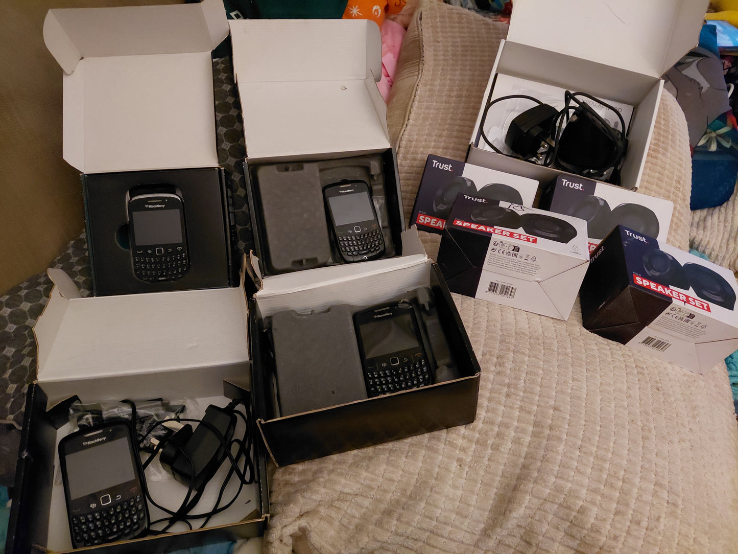 TECH BUNDLE COMPANY PHONES USB SPEAKERS ECT EXPORT