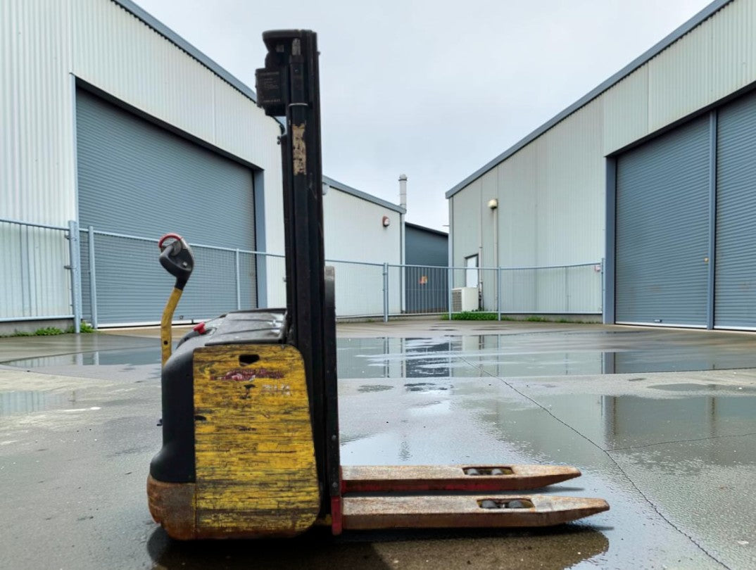 **(INCLUDES CHARGER)**2015 HYSTER S1.6AC 1.6 TON ELECTRIC FORKLIFT