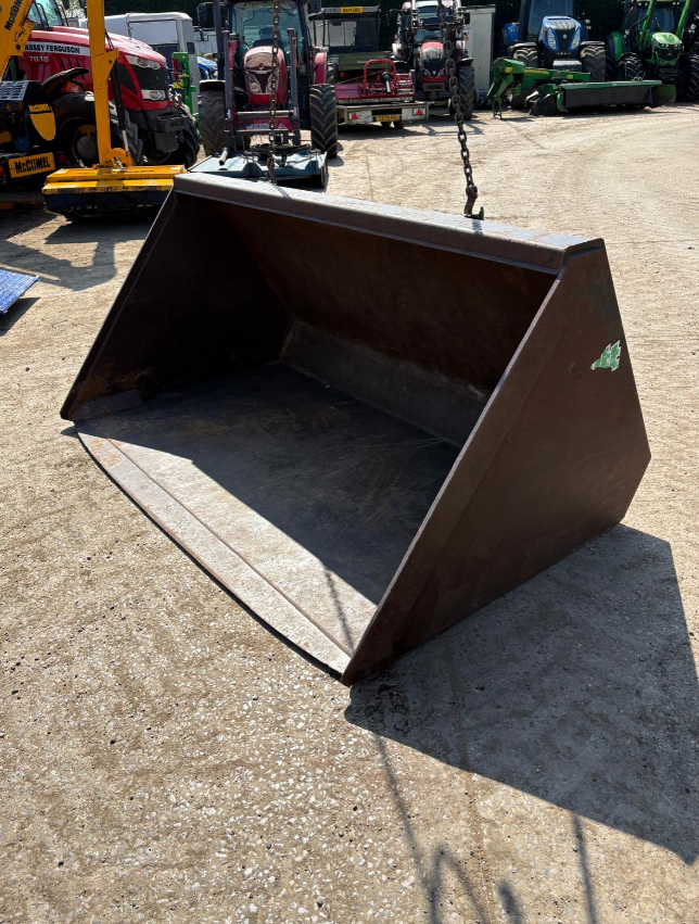 GRAIN BUCKET ON PIN & CONE